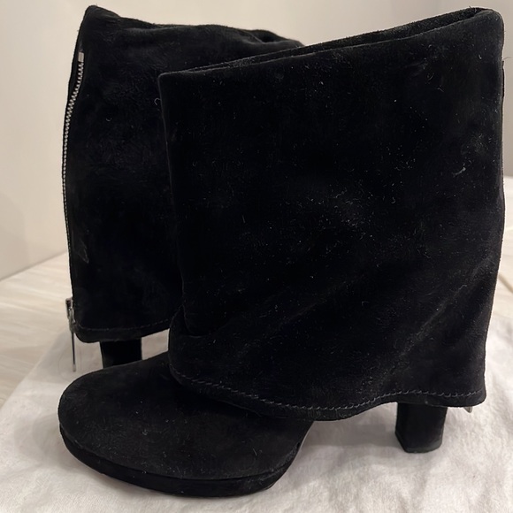 Prada black suede convertible fold down bootie. Size 38.5 (euro)/ size 8.5 (USA) - Picture 6 of 9